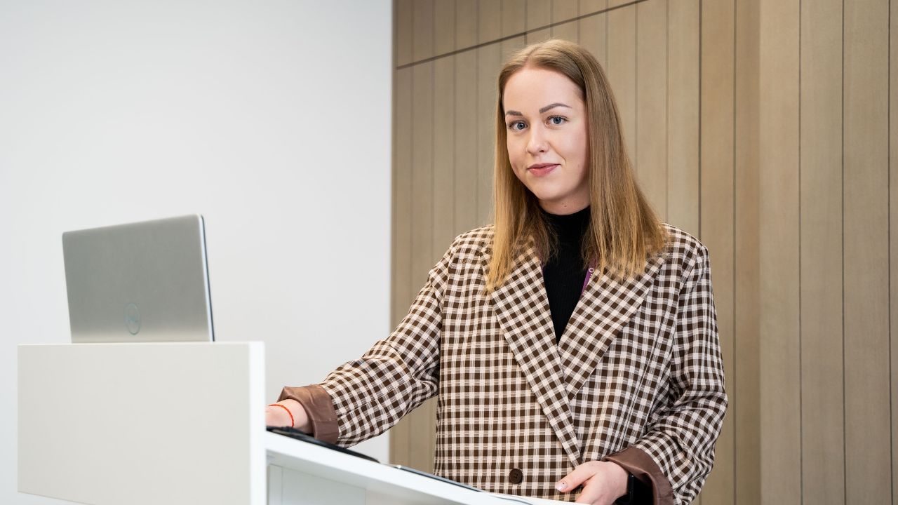 Laura Vaikšnoraitė. „TikTok“ platforma – verslo plėtrai: privalumai ir trūkumai